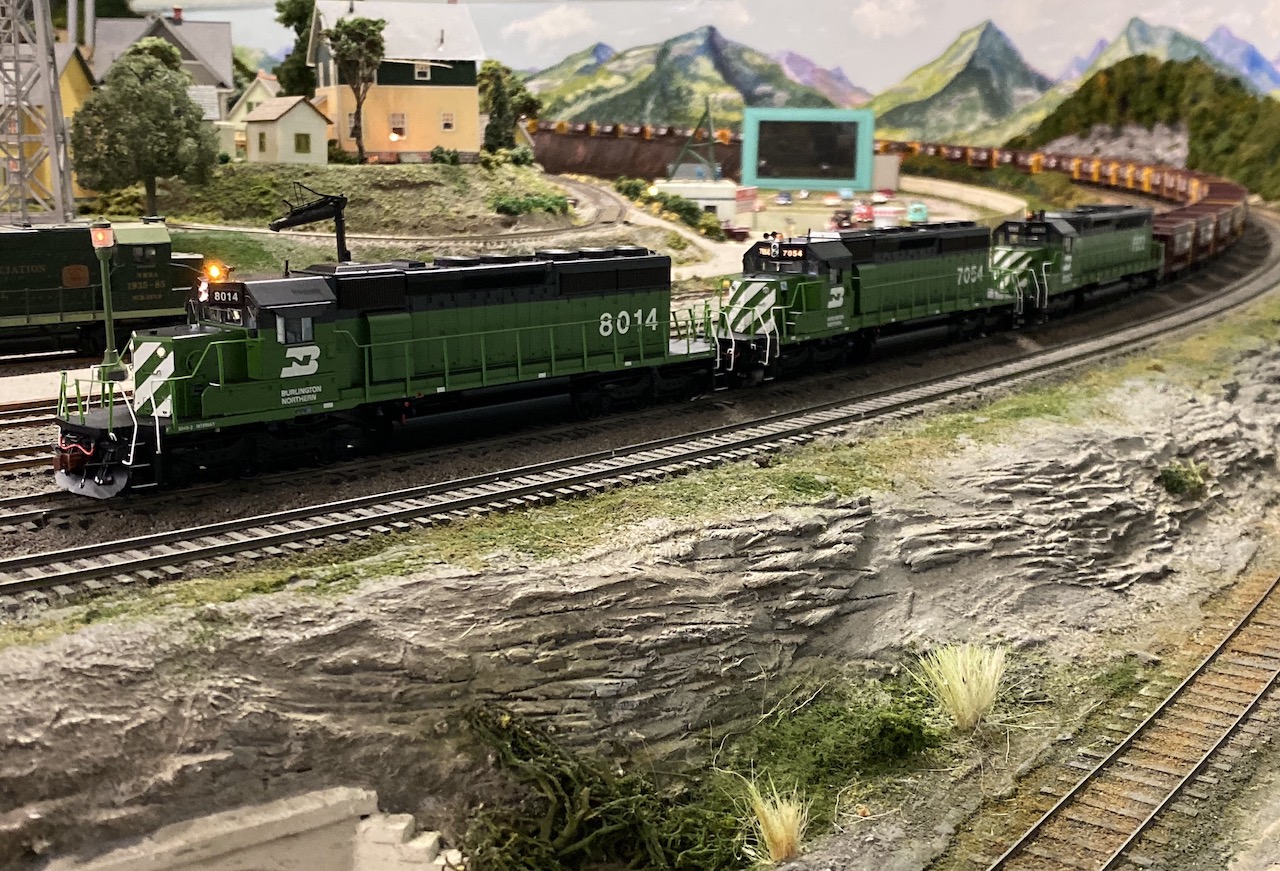 BN ore train heads down the hill at Summit